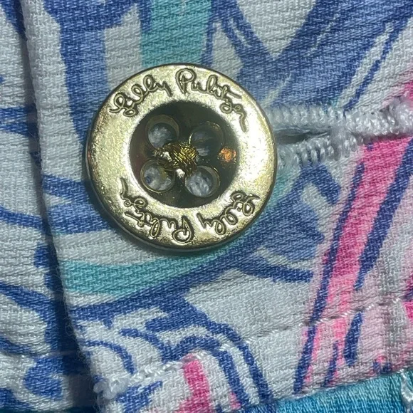 LILLY PULITZER "WALSH"
BLUE SHELL TO RAISE HAVEN
SHORTS SIZE- 00 - Picture 12 of 15